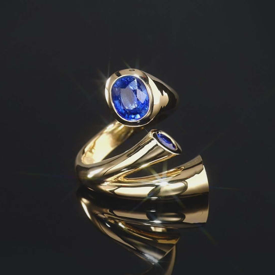 blue sapphire 18k gold ring